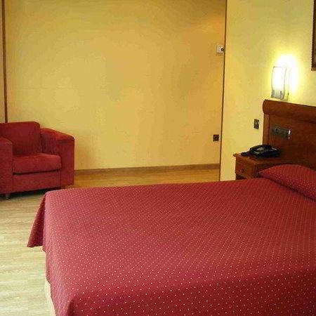 Longoria Avenida Hotel El Berron Ruang foto
