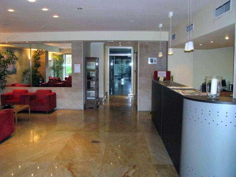 Longoria Avenida Hotel El Berron Bagian luar foto