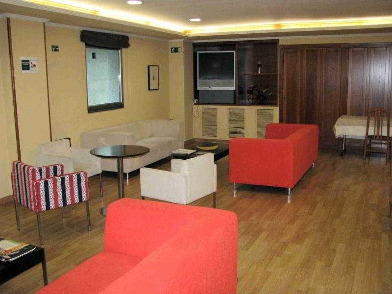 Longoria Avenida Hotel El Berron Bagian luar foto