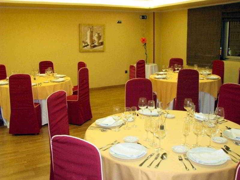 Longoria Avenida Hotel El Berron Bagian luar foto
