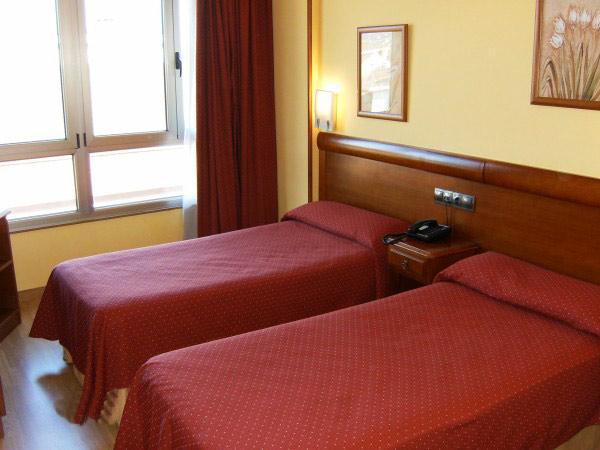 Longoria Avenida Hotel El Berron Ruang foto