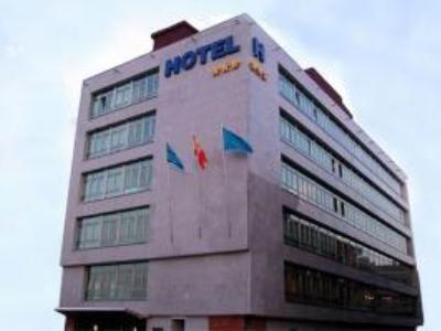 Longoria Avenida Hotel El Berron Bagian luar foto